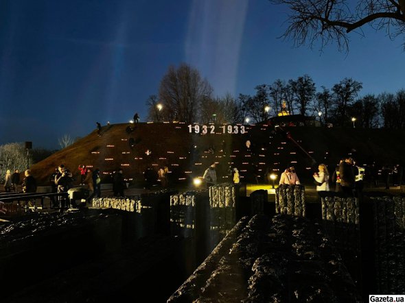 Під час Голодомору 1932-1933 років загинули понад 7 мільйонів українців на території УРСР та 3 мільйони за її межами