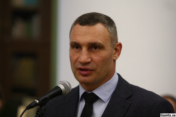 Попрощатися із ексмером столиці приходив нинішній міський голова Києва Віталій Кличко. Він висловив співчуття рідним Олександра Олександровича