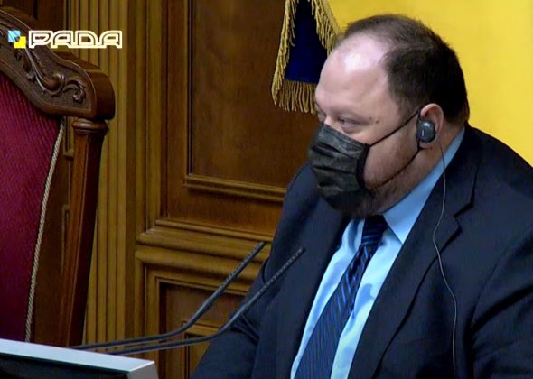 Стефанчук напомнил депутату о ношении маски в помещении парламента.