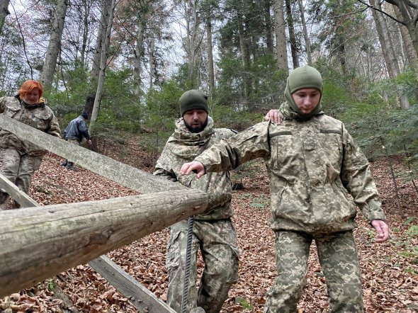 Ребята поддерживали друг друга и помогали побратимам преодолевать нелегкий путь