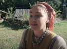 Бритта — не просто переодетый гид, а настоящий археолог, которая с мужем и волонтерами воссоздала деревню викингов до малейших подробностей