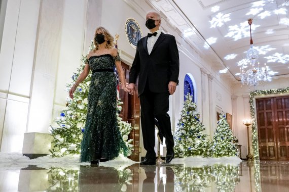 Президент США Джо Байден с супругой Джилл посетили ежегодную церемонию вручения Премии центра Кеннеди