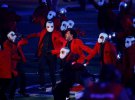 The Weeknd виступає під час паузи Super Bowl LV в Тампі, штат Флорида