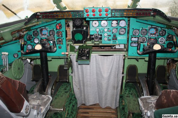 Кабіна стратегічного бомбардувальника-ракетоносія Ту-95МС