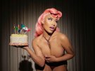 Американская рэп-исполнительница Ники Минаж отметила 39-летие голыми фото