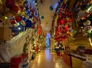 Украшенный рекордным количеством рождественских елок дом Джеронимов