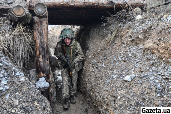 "Якби була нормальна команда зверху — за недільку можна було б Донбас повністю звільнити”, - каже  Віталій “Лис”. На війні з 2014 року