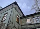 Самый старый дом в Киеве находится по адресу ул. Контрактовая площадь, 7. Посетить первый этаж дома могут все желающие. Частным владелец оставляет второй этаж, где расположена квартира