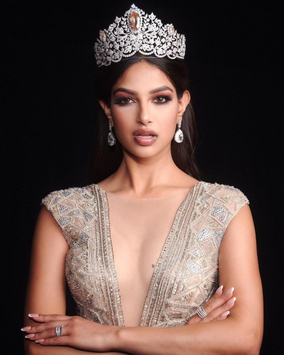 Представительница Индии 21-летняя Харнааз Сандху стала победительницей конкурса красоты "Мисс Вселенная-2021"