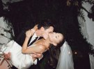 Американская певица Ариана Гранде вышла замуж за агента по недвижимости Далтона Гомеса 15 мая. Свадьбу, на которую пригласили около 20 гостей, отгуляли тайно в доме звезды в ее родном Монтесито