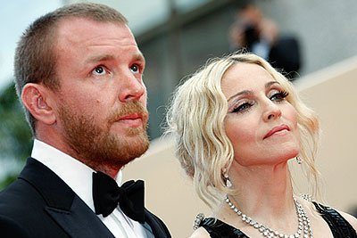 У американской артистки Мадонны есть сын от режиссера Гая Ричи. Звездные супруги стали родителями в 2000 году. А восемь лет спустя они развелись
