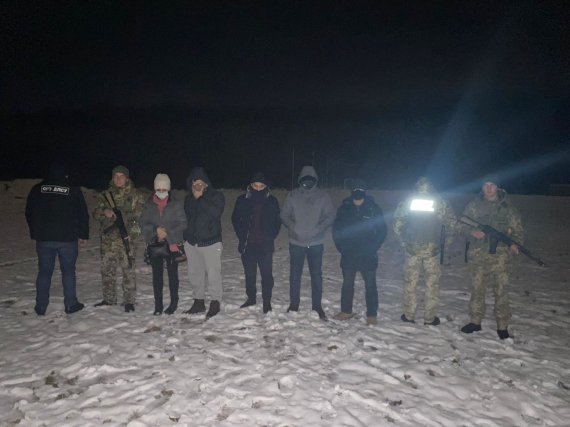 Чиновники Львовского пограничного отряда задержали нелегальных мигрантов