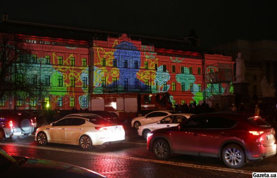 На Софийской площади состоялось торжественное открытие главной новогодней елки страны. В центре Киева собрались киевляне и гости столицы