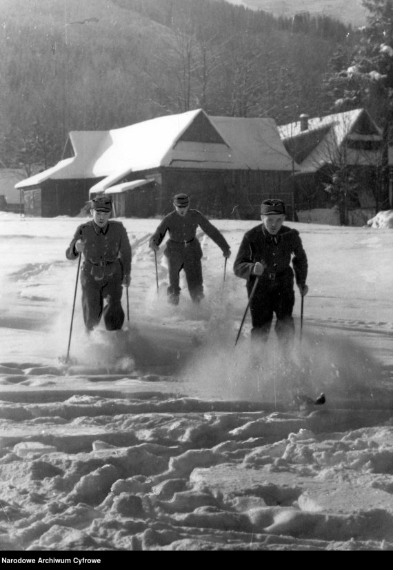 Gazeta.ua собрала фото лыжных тренировок польских и германских военных в 1930-1940 годах