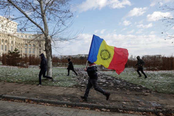 Протестувальники в Бухаресті намагалися потрапити до парламенту