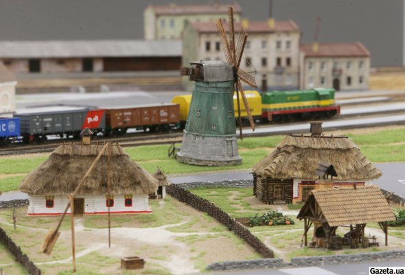 Авторы хотели изобразить на макете мини-Украину – с ее селами, водоемами, домами и железной дорогой