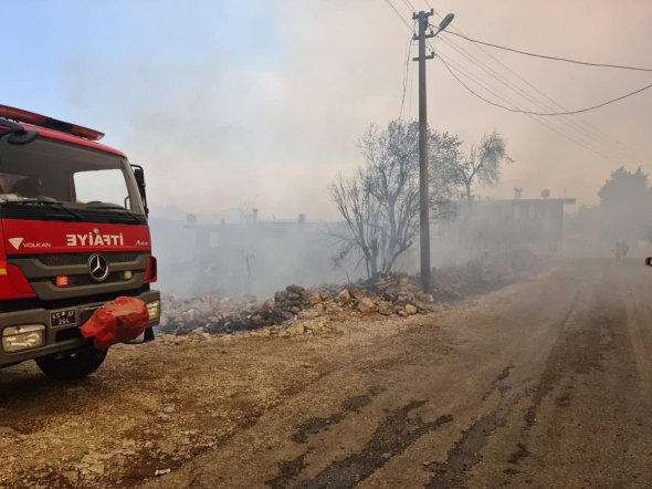 Команди пожежників у турецькій Анталії 