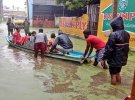 Людей спасают от наводнения в индийском штате Ченнаи