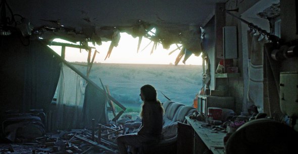 Кадр із фільму ”Клондайк” режисерки Марини Ер Горбач. Драма розповідає про події біля села Грабове Горлівського району на Донеччині, поблизу якого  2014 року росіяни збили малайзійський пасажирський літак, загинули 298 людей