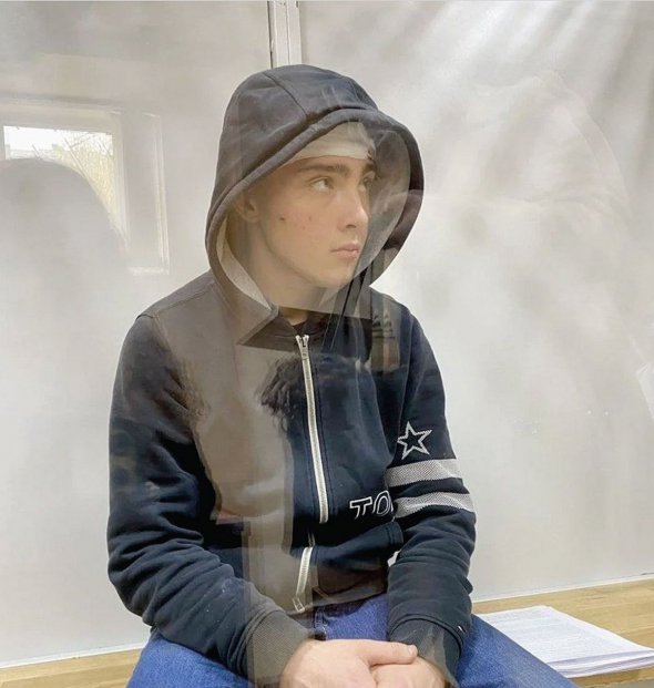 Харків’янина 16-річного ­Миколу арештували   без права на заставу. За кермом Infiniti   він проїхав на червоне світло й на перехресті протаранив легковик Chevrolet