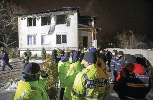 В Харькове загорелся двухэтажный пансионат для пожилых людей "Золотое время". В доме находились 27 пациентов и четверо работников. Погибли 15