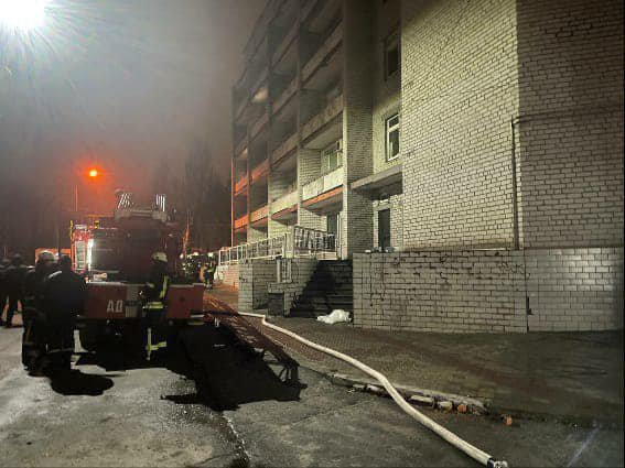 В Запорожской областной инфекционной больнице произошел пожар. Погибли три пациента и врач