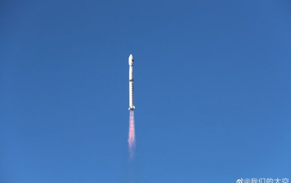 Китай запустив у космос новий супутник. Фото: Twitter/People's Daily, China
