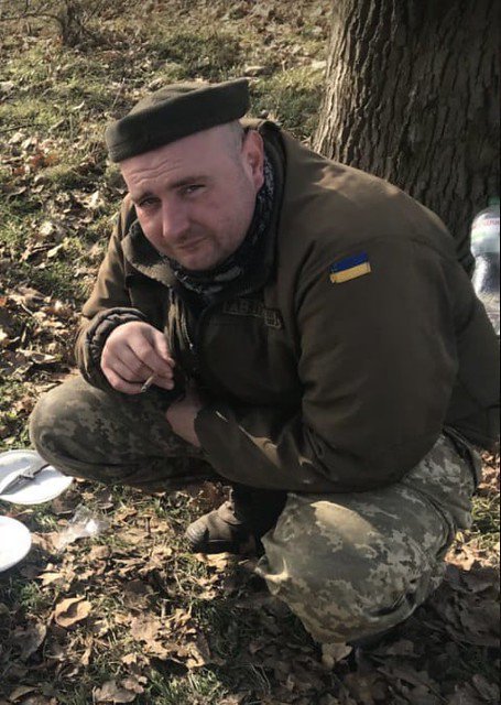 Валентин Чепурный заехал к побратимам в тыловой пункт управления батальона, когда начался артиллерийский обстрел со стороны боевиков