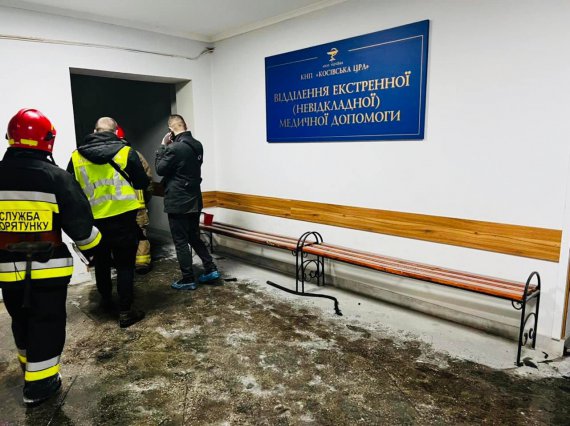 Во время пожара в палате реанимационного отделения в Косовской центральной районной больнице на Прикарпатье погибли четыре человека. Еще трое – пострадали