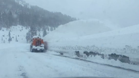 Количество выпавшего на севере американского штата Калифорния снега превысило рекорд, установленный в 1970 году