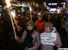 У Києві пройшла смолоскипна хода на честь Степана Бандери. Участь у ній взяли сотні людей