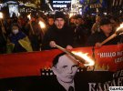В Киеве прошло факельное шествие в честь Степана Бандеры. Участие в нем приняли сотни людей