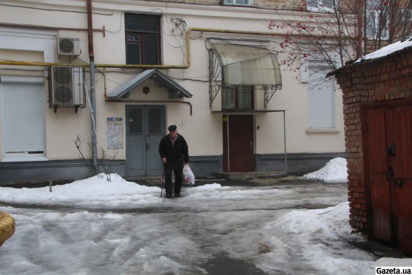 Мешканці інших під'їздів іронічно ставляться до сусідства з "золотим будинком"