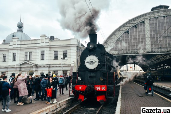 Львовская железная дорога на зимние праздники запустила ретро-поезд