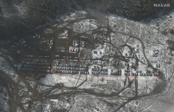 Сателітний фото російських військ у Єльні, біля українського кордону, зроблений 9 листопада 