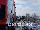 В Харькове такси попало в смертельное ДТП. Погибли двое мужчин и женщина. Двух маленьких детей  госпитализировали  