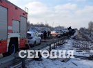 В Харькове такси попало в смертельное ДТП. Погибли двое мужчин и женщина. Двух маленьких детей  госпитализировали  