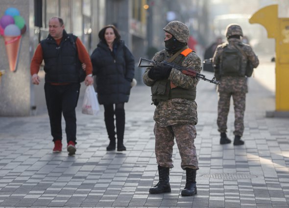 Военные на улицах Алматы 
