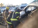 В Харькове такси попало в смертельное ДТП. Погибли двое мужчин и женщина. Двух маленьких детей госпитализировали