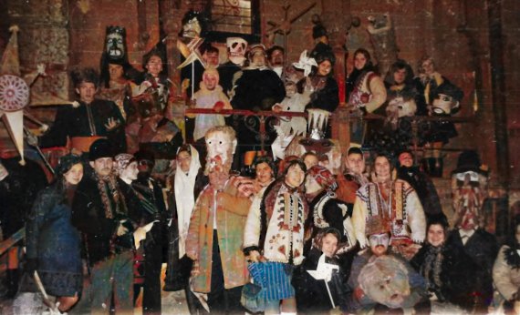 Різдвяний вертеп у Львові. Спільне фото ватаги колядників, 1972 рік