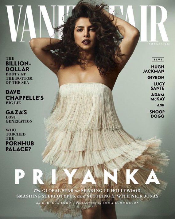 Индийская модель и актриса Приянка Чопра позировала в стильных образах для глянца