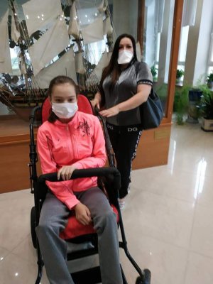 16-летняя Богдана Гасевич из Винницы имеет ДЦП, спастическую диплегию, эписиндром.  На курс реабилитации в марте в клинике Козявкина нужно 26 тыс.грн.