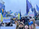 Петра Порошенко возле аэропорта встречают сотни людей