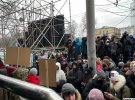 Сотни людей собрались возле Печерского райсуда Киева, чтобы поддержать Петра Порошенко
