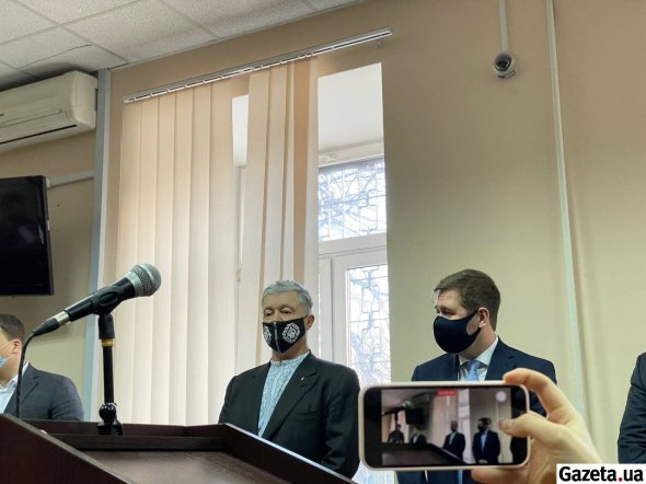 Пятого президента Петра Порошенко вместо ареста с миллиардным залогом отпустили под личное обязательство