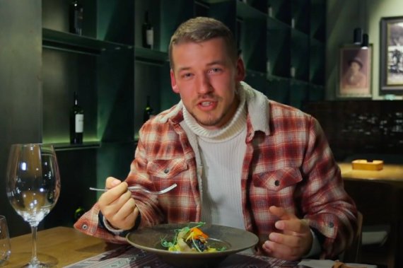 Во время съемок тревел-шоу "Орел и Решка" ведущий Кирилл Макашов отведал необычное блюдо в Молдове