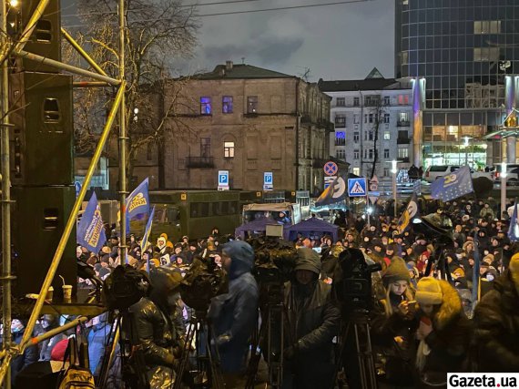 До Печерського райсуду підігнали автозаки і автобуси із силовиками