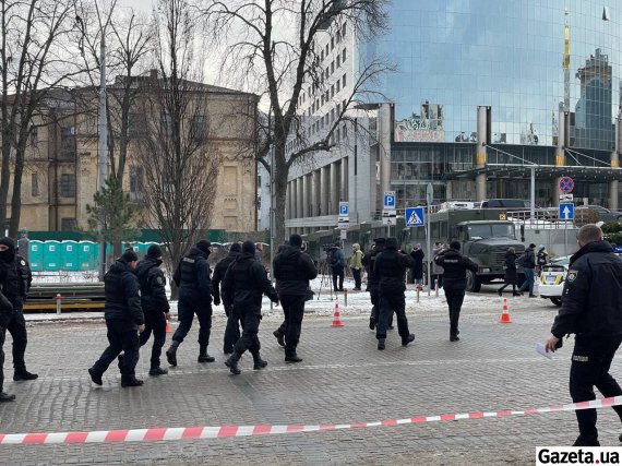 Поліцейських під Печерським райсудом зараз у кілька разів більше ніж було у понеділок