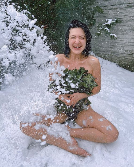 Дружина співака Сергія Бабкіна Сніжана позувала гола в снігу