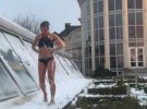 Певица Руслана Лыжичко обтерлась снегом и облилась водой